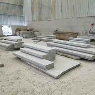 洛阳 整石台阶（大面火烧+侧面自然面），出货前厂内拼装