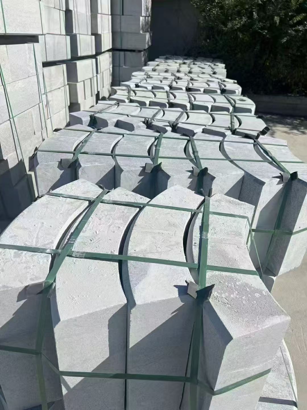 洛阳 芝麻灰弧形路沿石