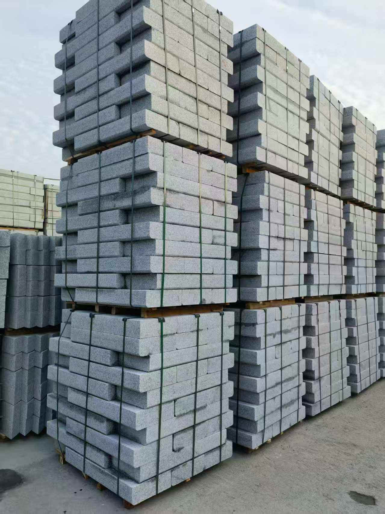 洛阳 路沿石（路侧石），颜色一致，尺寸标准