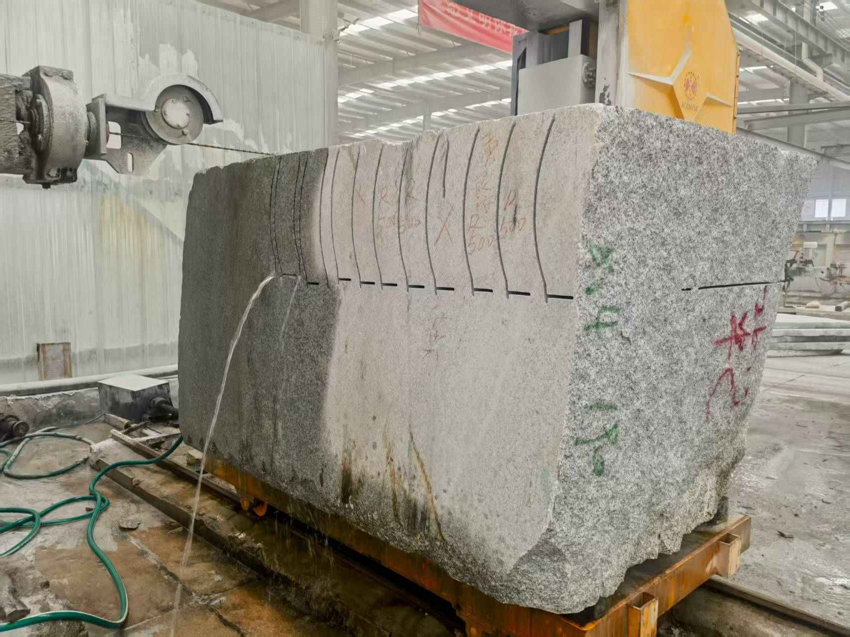 洛阳 602，大花芙蓉白，绳锯加工弧形路沿石