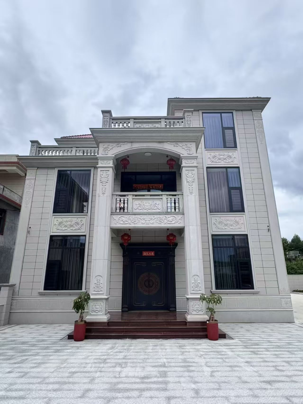 洛阳 芝麻白石材别墅干挂案例展示