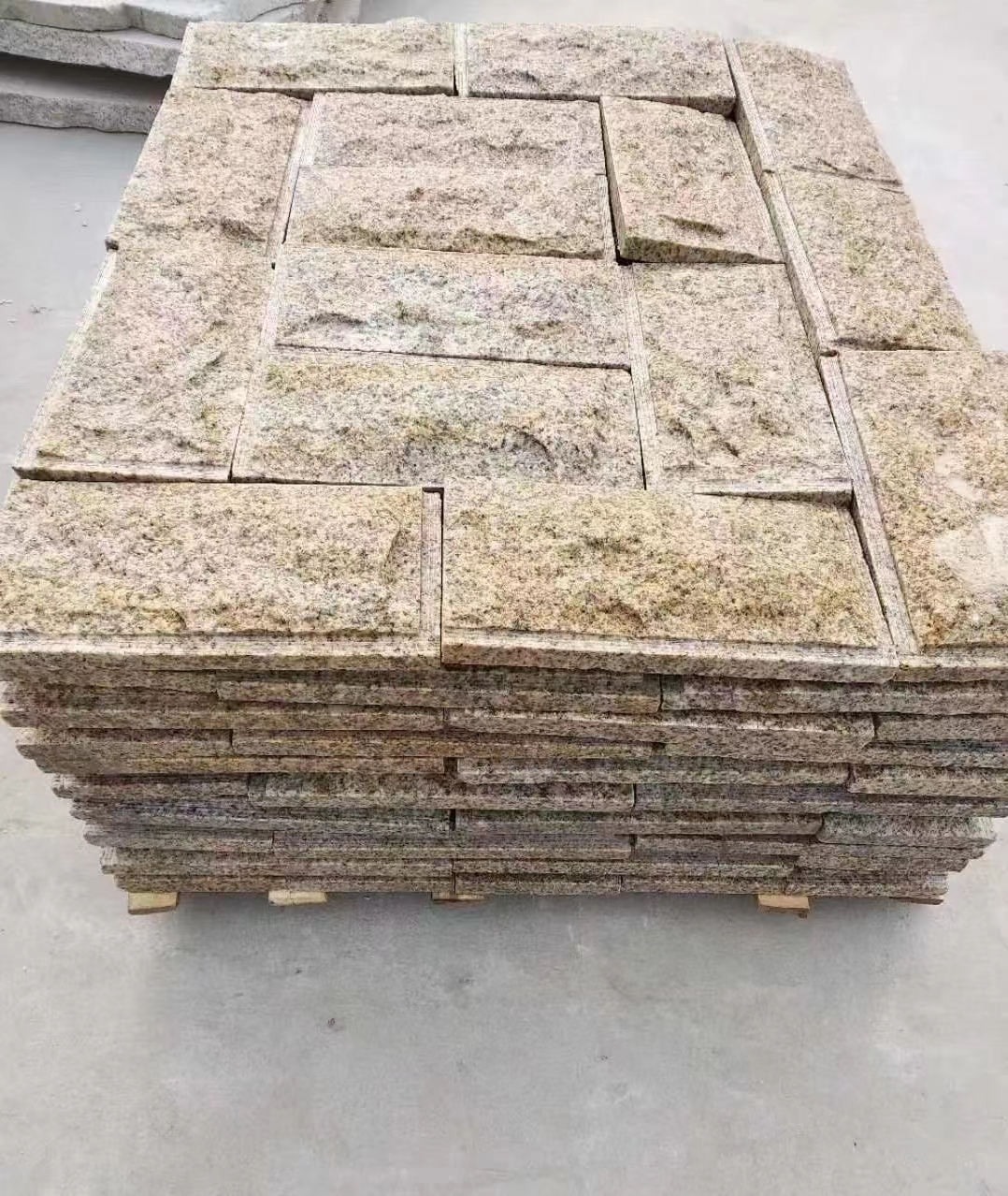 洛阳黄锈石蘑菇石